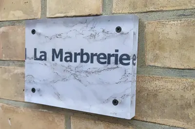 Certificat, récompense, panneau ou autre document affiché dans l'établissement La Marbrerie