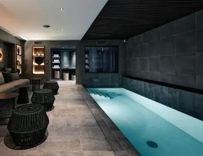 Piscine de l'établissement Le Bellune Paris ou située à proximité