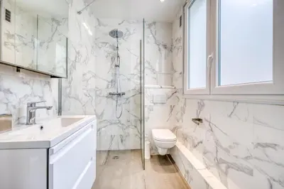 Salle de bains dans l'établissement HR Rambuteau - Châtelet