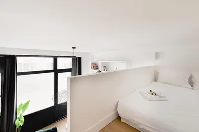 Un ou plusieurs lits dans un hébergement de l'établissement Disponible - Paris - All Equipped Souplex - Mezzanine Bedrooms - From 1 to 6 Guests - Departure up to 11am - Entrance from 4 pm
