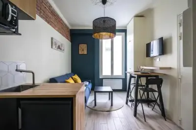 Télévision ou salle de divertissement dans l'établissement Cosy and peaceful studio - 2P - Paris Center