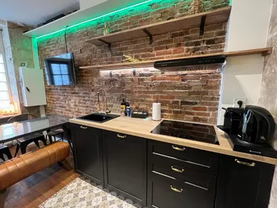 Cuisine ou kitchenette dans l'établissement GOOD VIBES Luxurious Loft in Paris 11th, with AC & table football