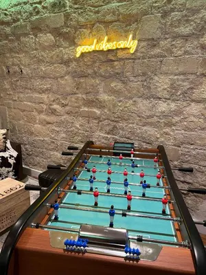 Salle de jeux dans l'établissement GOOD VIBES Luxurious Loft in Paris 11th, with AC & table football