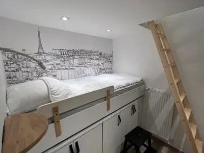 Un ou plusieurs lits dans un hébergement de l'établissement THE PALM central Paris - Comfort and air conditioning in the 9th