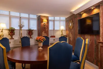 Télévision ou salle de divertissement dans l'établissement Maison Cardinal Furstemberg