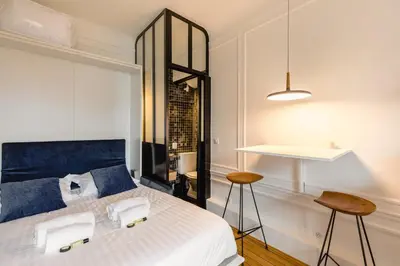 Un ou plusieurs lits dans un hébergement de l'établissement GuestReady - Fantastic studio near Sacré-Cœur