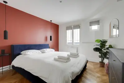 Un ou plusieurs lits dans un hébergement de l'établissement Apartments in the heart of Paris in Sentier