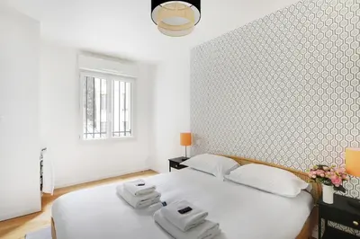 Un ou plusieurs lits dans un hébergement de l'établissement Apartments in the heart of Paris in Sentier