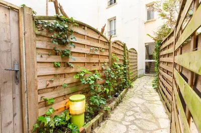 Jardin de l'établissement Studio Montonnerre avec terrasse proche Necker et Montparnasse