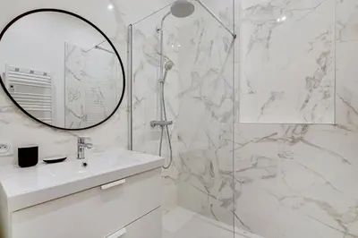 Salle de bains dans l'établissement Chic Apartment -2BR-6P- Oberkampf-République