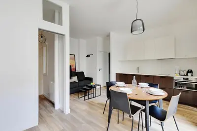 Cuisine ou kitchenette dans l'établissement Chic Apartment -2BR-6P- Oberkampf-République