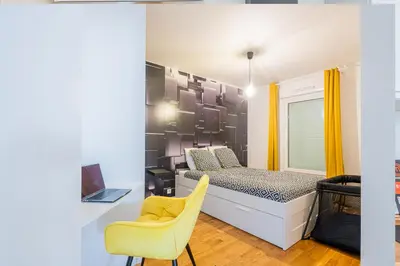 Coin salon dans l'établissement CAOPEO - Top Hôte Paris - 8 personnes Balcon Parking