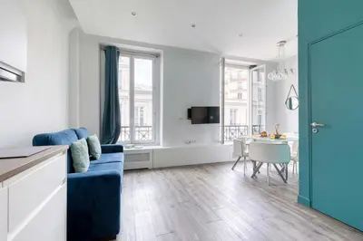 Télévision ou salle de divertissement dans l'établissement New & Design 1bd Flat in the Heart of le Marais