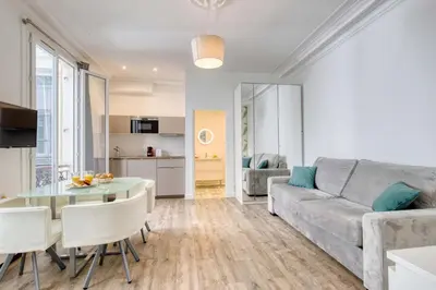 Télévision ou salle de divertissement dans l'établissement New & Design 1bd Flat in the Heart of le Marais