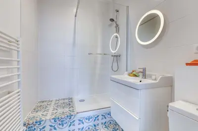 Salle de bains dans l'établissement New & Design 1bd Flat in the Heart of le Marais