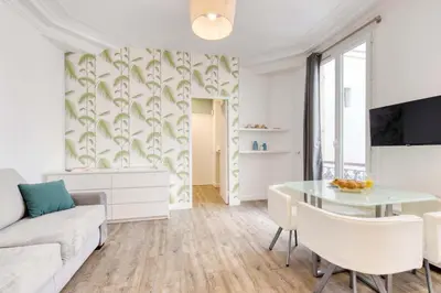 Télévision ou salle de divertissement dans l'établissement New & Design 1bd Flat in the Heart of le Marais