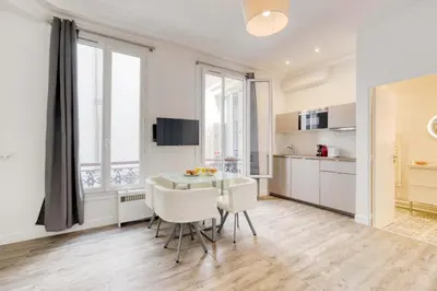 Cuisine ou kitchenette dans l'établissement New & Design 1bd Flat in the Heart of le Marais