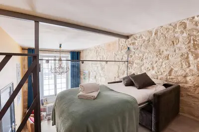 Un ou plusieurs lits dans un hébergement de l'établissement Unique Parisian Loft at the Classy St Germain