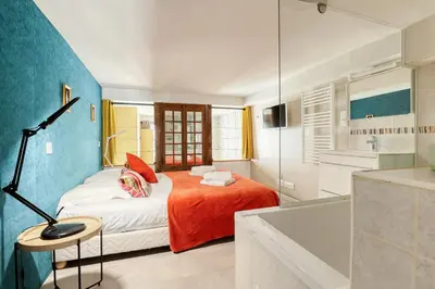 Un ou plusieurs lits dans un hébergement de l'établissement Unique Parisian Loft at the Classy St Germain
