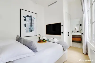 Un ou plusieurs lits dans un hébergement de l'établissement Beautiful apartment 1BR-4P - Le Marais