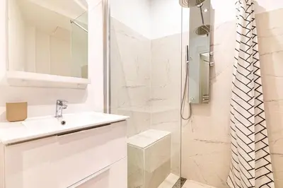Salle de bains dans l'établissement GuestReady - Lovely Parisian Apartment for 4pax.