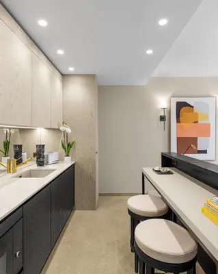 Cuisine ou kitchenette dans l'établissement Black Door