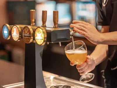 Boissons dans l'établissement Ibis Paris Gare Montparnasse Catalogne