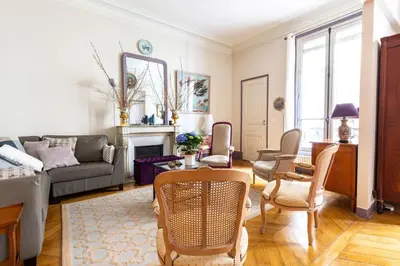 Coin salon dans l'établissement Veeve - Vintage Violet