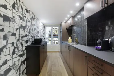 Cuisine ou kitchenette dans l'établissement Apartment center of Paris by Studio prestige