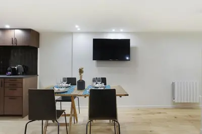 Télévision ou salle de divertissement dans l'établissement Apartment center of Paris by Studio prestige