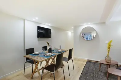Télévision ou salle de divertissement dans l'établissement Apartment center of Paris by Studio prestige
