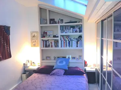 Un ou plusieurs lits dans un hébergement de l'établissement Modern Design Loft Apartment, Steps to Notre Dame