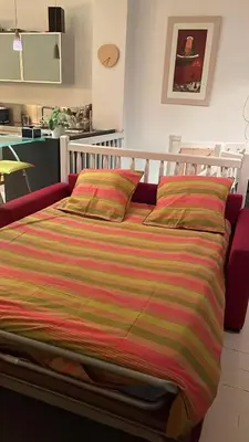 Un ou plusieurs lits dans un hébergement de l'établissement Modern Design Loft Apartment, Steps to Notre Dame