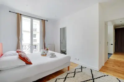 Un ou plusieurs lits dans un hébergement de l'établissement Exclusive apartment - 1BR-4P - Arc de Triomphe
