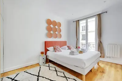 Un ou plusieurs lits dans un hébergement de l'établissement Exclusive apartment - 1BR-4P - Arc de Triomphe