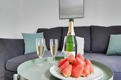 Boissons dans l'établissement 137 Suite Ella - Superb apartment in Paris.