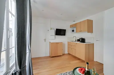 Cuisine ou kitchenette dans l'établissement 137 Suite Ella - Superb apartment in Paris.