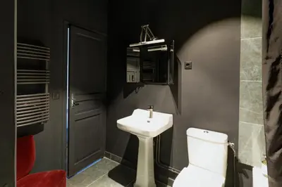 Salle de bains dans l'établissement Appartement Palais Royal