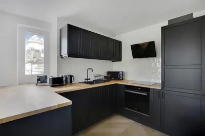 Cuisine ou kitchenette dans l'établissement Pick A Flat's Apartment on Place du Tertre