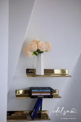 Bibliothèque dans l'appartement