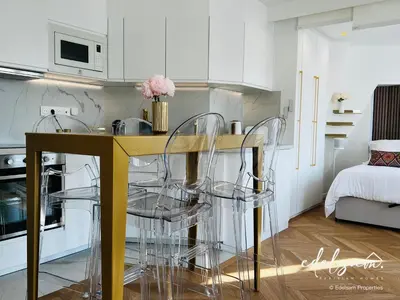 Cuisine ou kitchenette dans l'établissement Paris Parc Monceau by Melvane