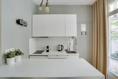 Cuisine ou kitchenette dans l'établissement Charmant studio au coeur de Paris pour 2 personnes by Weekome
