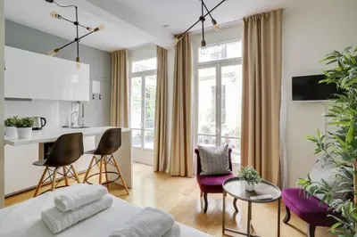 Télévision ou salle de divertissement dans l'établissement Charmant studio au coeur de Paris pour 2 personnes by Weekome