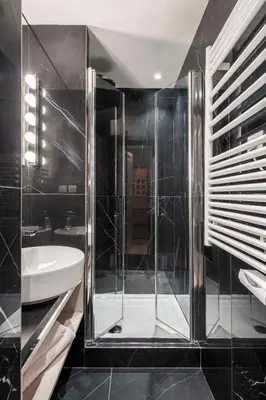 Salle de bains dans l'établissement LE BEAU MARAIS - Luxury Apartments, AIR COND, LIFT