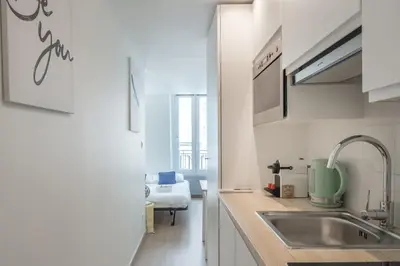 Cuisine ou kitchenette dans l'établissement Lavie Maison Paris AC Retreat