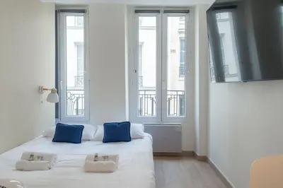 Un ou plusieurs lits dans un hébergement de l'établissement Lavie Maison Paris AC Retreat