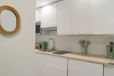 Cuisine ou kitchenette dans l'établissement Lavie Maison Paris AC Retreat