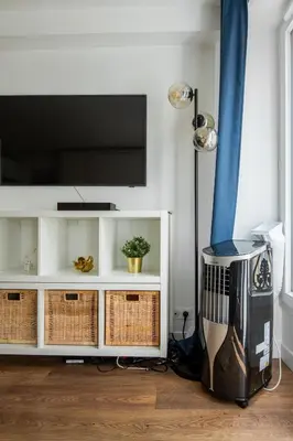 Télévision ou salle de divertissement dans l'établissement SUPER CENTRAL - Sentier Studio - Air Conditioning