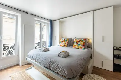 Un ou plusieurs lits dans un hébergement de l'établissement SUPER CENTRAL - Sentier Studio - Air Conditioning