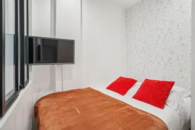 Un ou plusieurs lits dans un hébergement de l'établissement Lavie Maison Eiffel AC Hot Tub